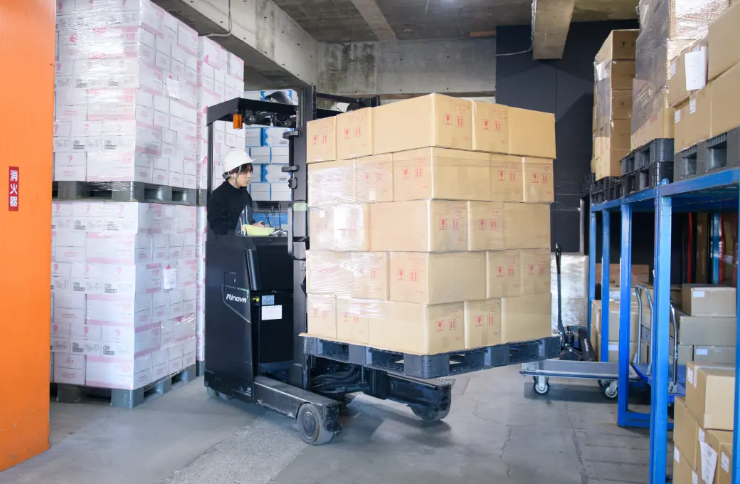 [写真]法人向け物流（飲料水・化粧品等）
